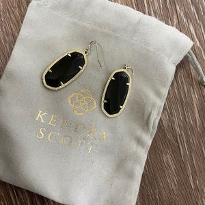 Elle black Kendra Scott earrings